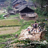 – 修建木屋的土家汉子 – 修建木屋的土家汉子