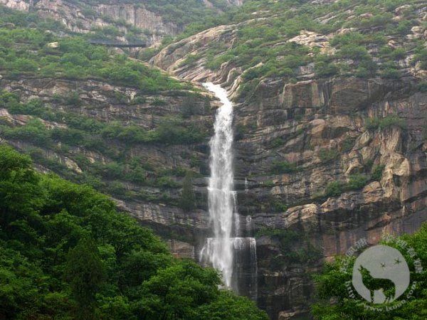 嵩山少室山卢崖瀑布