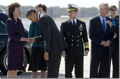 U.S. President Barack Obama bows to Tampa Mayor Pam Iorio