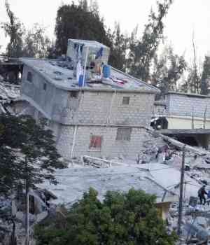 [terremoto-en-haiti-300x350[3].jpg]