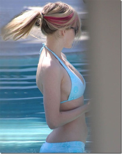 avril_blue_bikini_4
