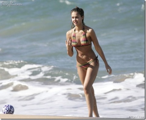 Jessica-Alba-Best-Cleavage-Photoshoot-006