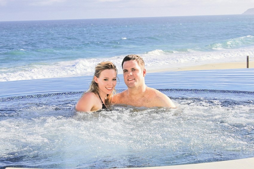 [HilaryDuffHoneymoonPicturesinCaboSan[6].jpg]