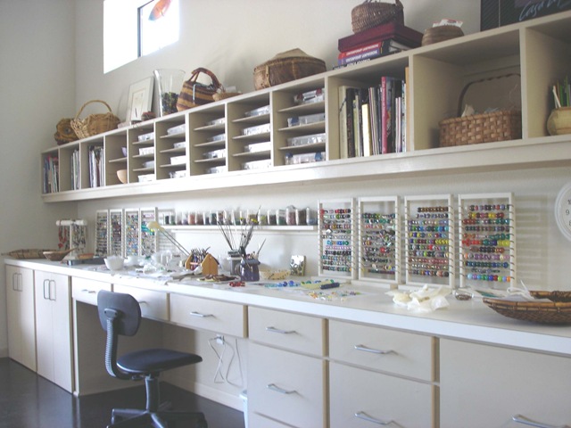 [148 office Lyn's beading area[3].jpg]