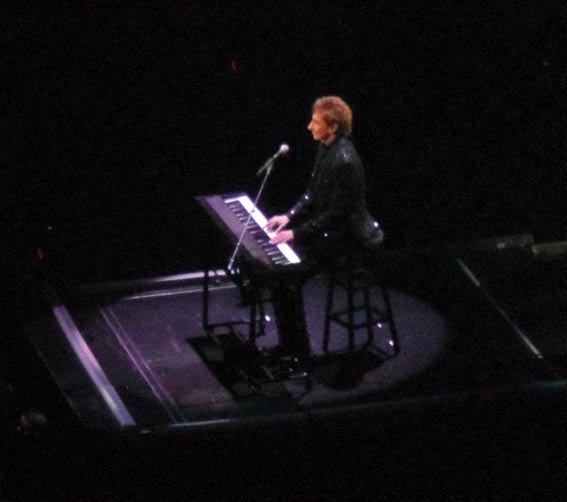 [barry-manilow-1[4].jpg]