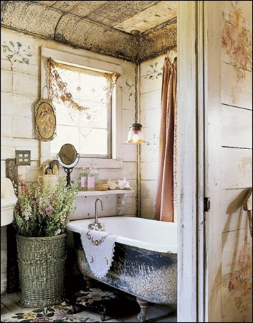 Bathroom-tub-window-HTOURS0505-de-294946
