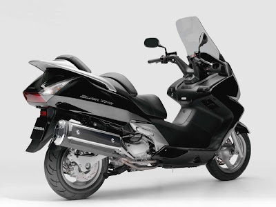 Honda FJS600A Silverwing Scooter 2009