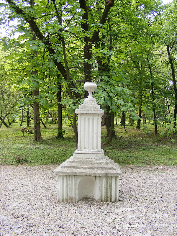 Statuie, tg jiu.JPG