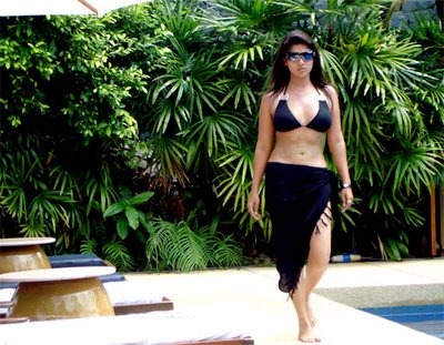 [1-nayantara2[3].jpg]