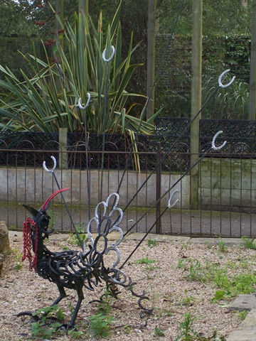 [Peacock sculpture[4].jpg]
