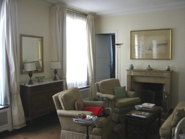 [Living Room 2[4].jpg]