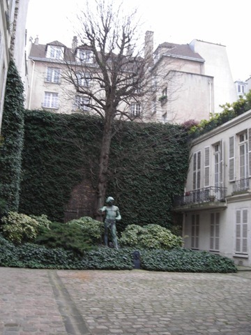 [Stunning Courtyard[3].jpg]