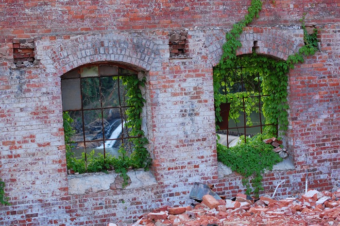 [building copy[2].jpg]