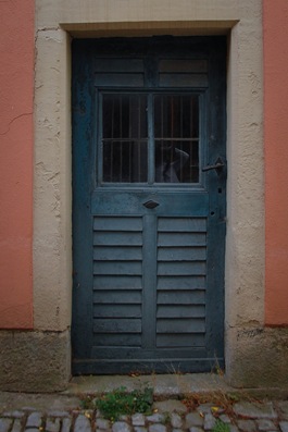 1 doors2