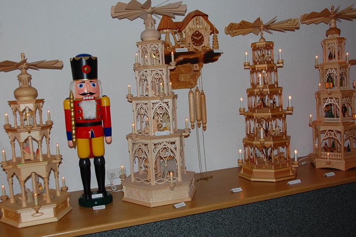 [nutcrackerpyramid4.jpg]