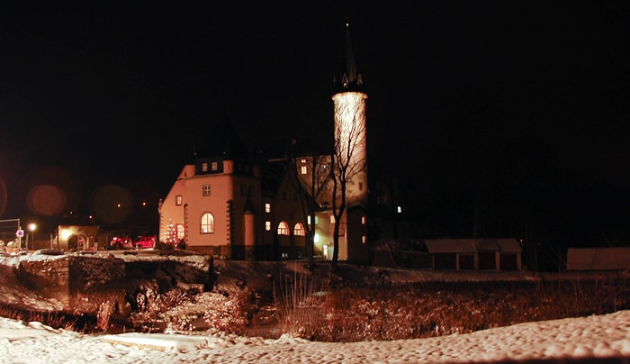 [castlehotelatnight2.jpg]
