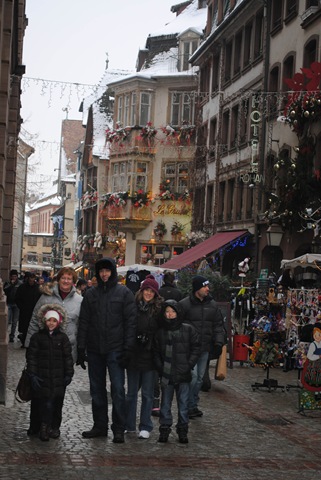 [decorated street[3].jpg]
