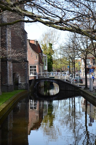 [Delft canal2.jpg]