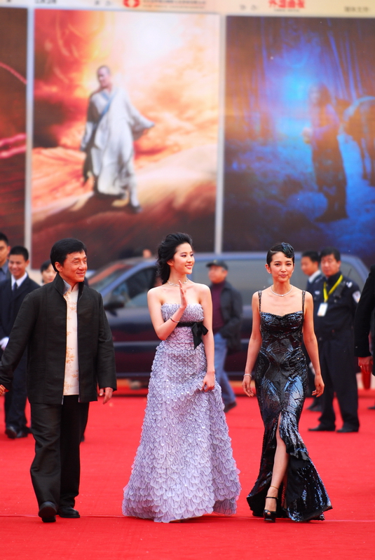 [www.liuyifei.org_20080418_33ab029e46f6e0f52539TqK59hUuwurq.jpg_20080418_b9b515b32ca41665f5e6yj81ElTYFT7b.jpg]