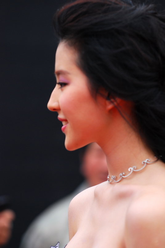 [www.liuyifei.org_20080418_44552d7109c413282be5tPjN1ADKnk6p.jpg_20080418_de2b338226f5880593aa5KKyDMG2ai3n.jpg]
