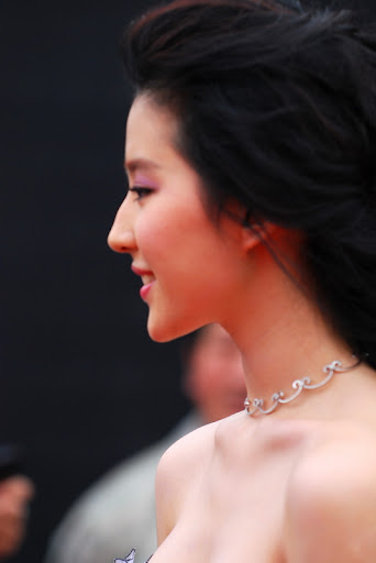 Liu YiFei www.liuyifei.org_20080418_44552d7109c413282be5tPjN1ADKnk6p.jpg_20080418_de2b338226f5880593aa5KKyDMG2ai3n.jpg