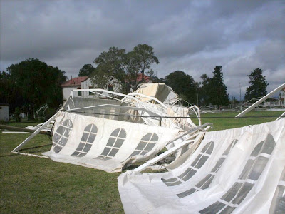 Un tornado azotó y tiró abajo las carpas de la Fiesta de los Sabores Criollos, 5 días antes del comienzo