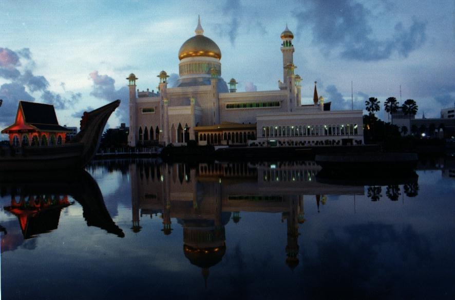 [brunei_omar_ali_suffudian_mosque[1].jpg]