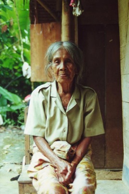 060_oldlady