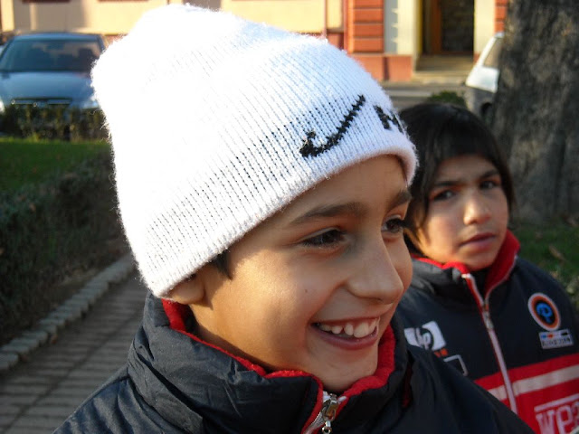 http://lh3.ggpht.com/_1fk34j8W6WU/SxLredRv-gI/AAAAAAAAAZs/QnCuxWukUvY/s640/VoluntariatPitesti_MaluVanat%20%286%29.JPG