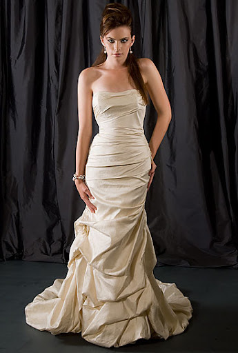 Creamy Strapless Bridal Gown