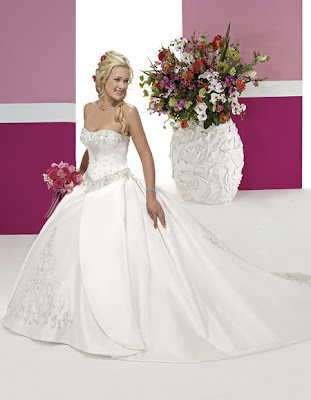 Luxurious Strapless  Wedding Gown