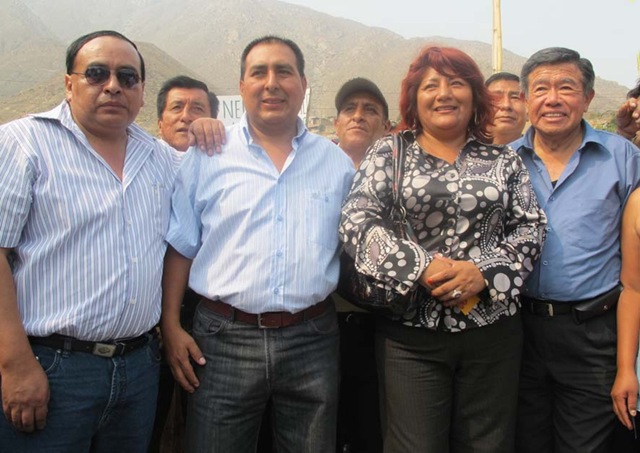 [nelson chui junto a la alcalde[7].jpg]
