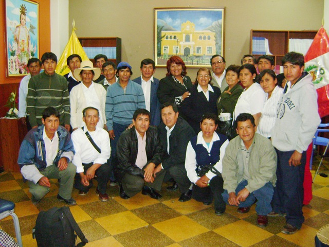 [todos los presidentes de las comunidades y anexos de huarochiríe stuvieron con rosa vásquez en el aniversario de matucana[8].jpg]