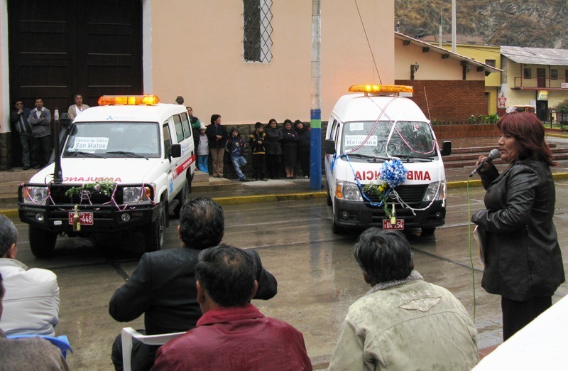 [ni la lluvia impidió entrega de ambulancia[3].jpg]
