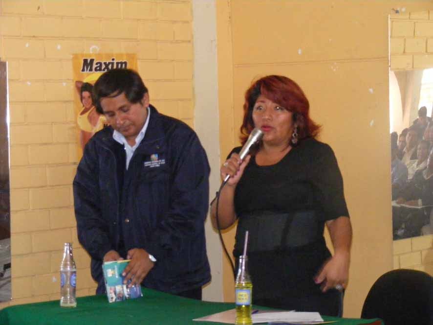 [alcaldesa provincial de huarochir, rosa vsquez junto al director de la red de salud de huarochir, dr javier osorio[4].jpg]