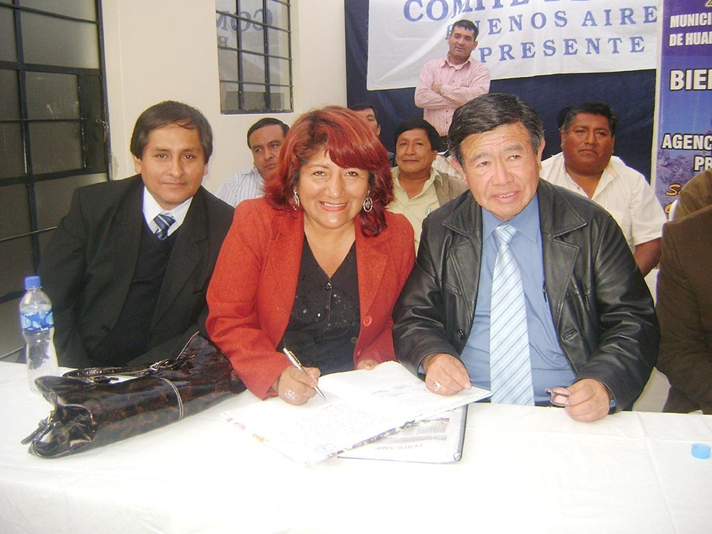 [presidente nelson chui junto al director de la red de salud de huarochirí, dr. osorio y la alcaldesa rosa vásquez[4].jpg]