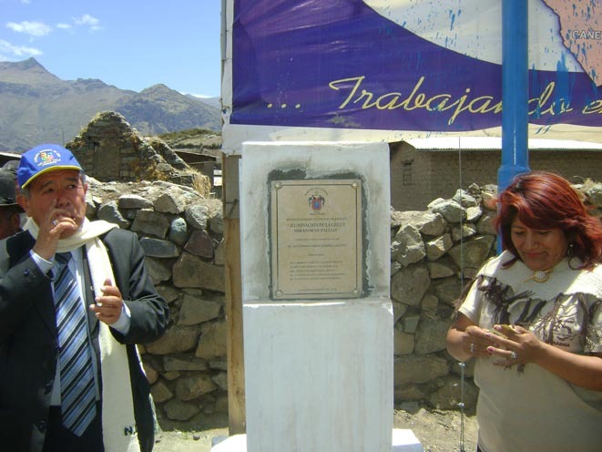 [presidente regional nelson chui inaugurando la iluminación de la cruz de pallgo 2[4].jpg]