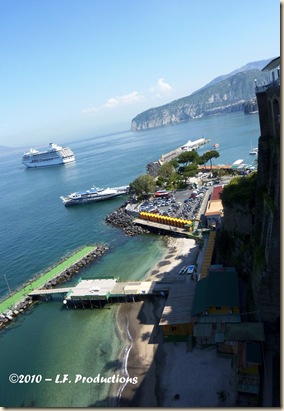 Solo_women_travel_Sorrento_port