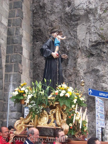 [Amalfi Sant Antonio 2010 statue1[7].jpg]