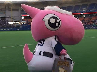 渡したプレゼントを持って帰るパオロン 渡したプレゼントを持って帰るパオロン