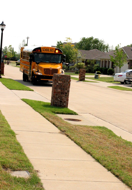 [Here comes the bus[5].jpg]