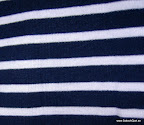 Garnfärgad randing på singeljersey. Du ser på maskorna att det är stickat med olika garner Garnfärgad randing på singeljersey. Du ser på maskorna att det är stickat med olika garner