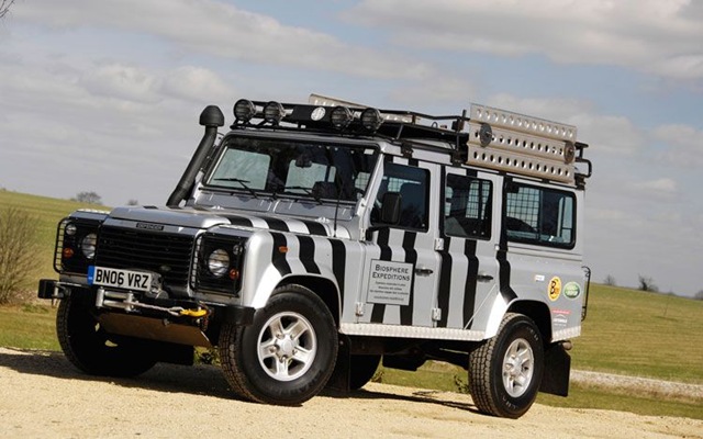 [land-rover-defender-driver-front-three-quarter[4].jpg]