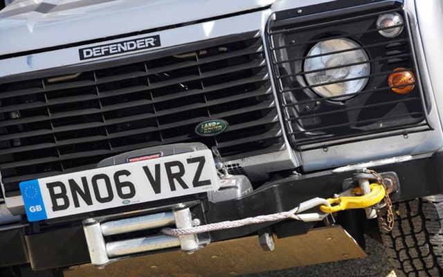 [land-rover-defender-front-headlights[4].jpg]