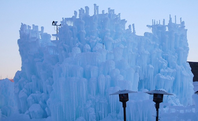 [icecastle21.jpg]