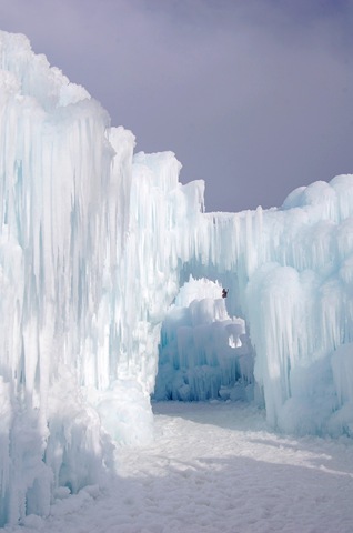 [midwayicecastle302.jpg]