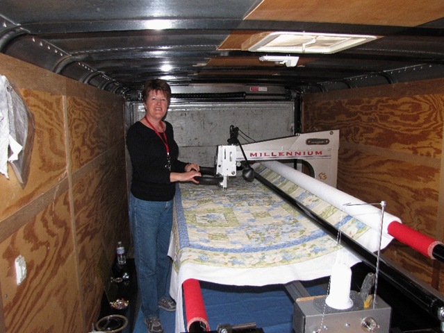 [Quilting in the trailer[3].jpg]