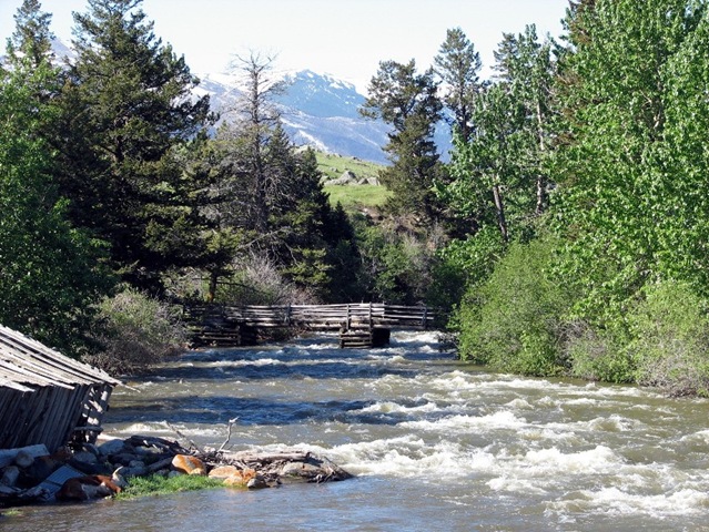 [West Boulder and a Bridge[3].jpg]