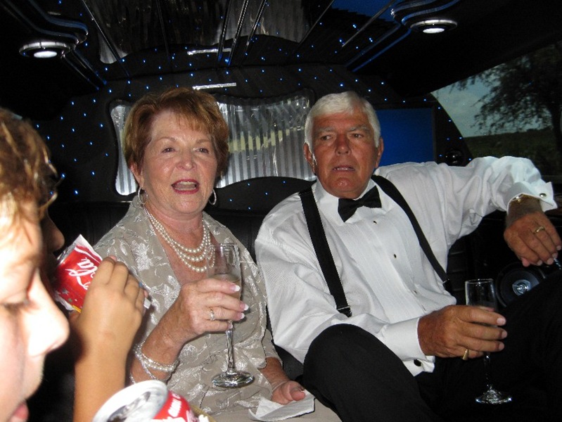 [Saturday Shirley and Willie in the limo[2].jpg]
