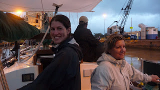 Olga und Christie, dazwischen unser Advisor.